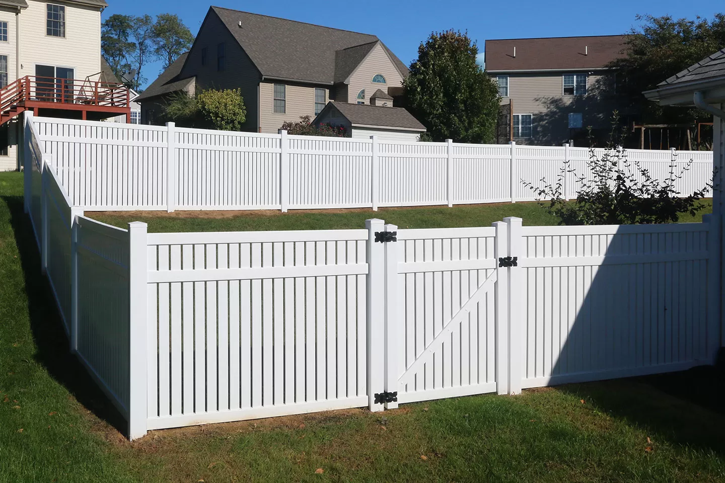 backyard-vinyl-fence backyard-vinyl-fence